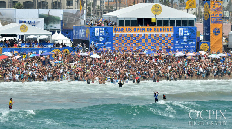 Photo of Filipe Toledo wining the US Open of Surfing